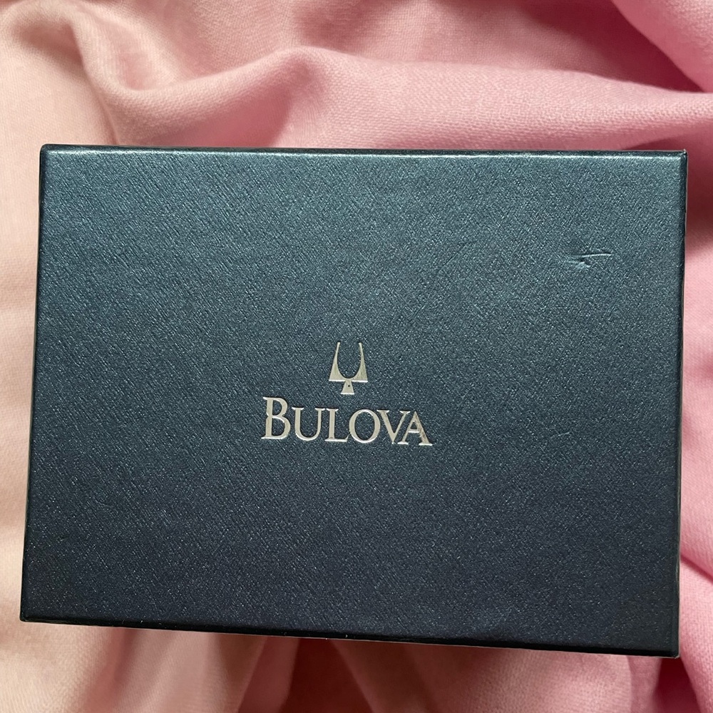 Euc Bulova Gold-Tone Rectangular Bangle Watch Mot… - image 4